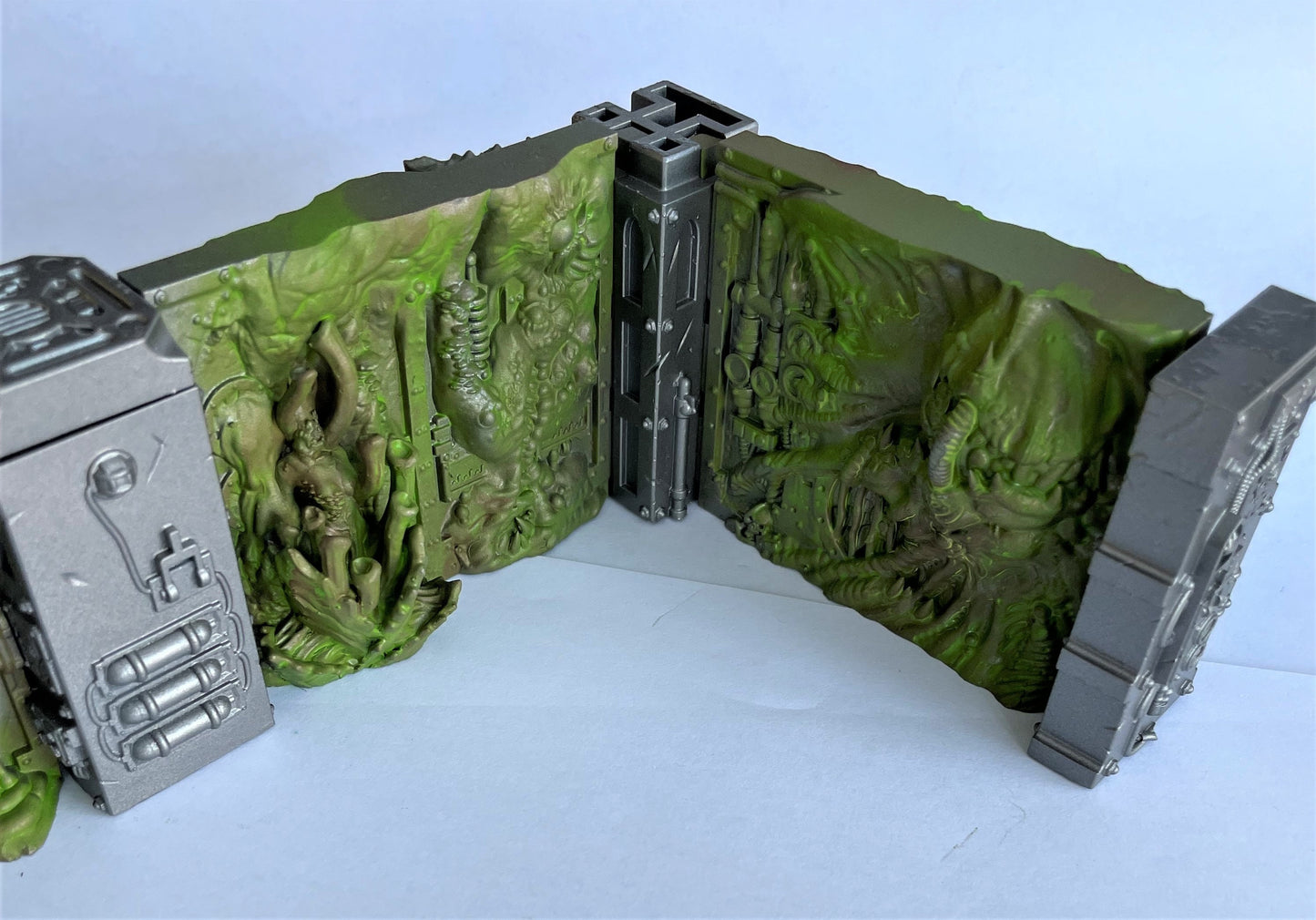 Crashed Spaceship walls and pillars scenery for wargaming