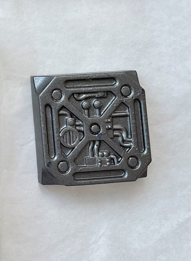 Crashed Spaceship pillars and scenery for wargaming