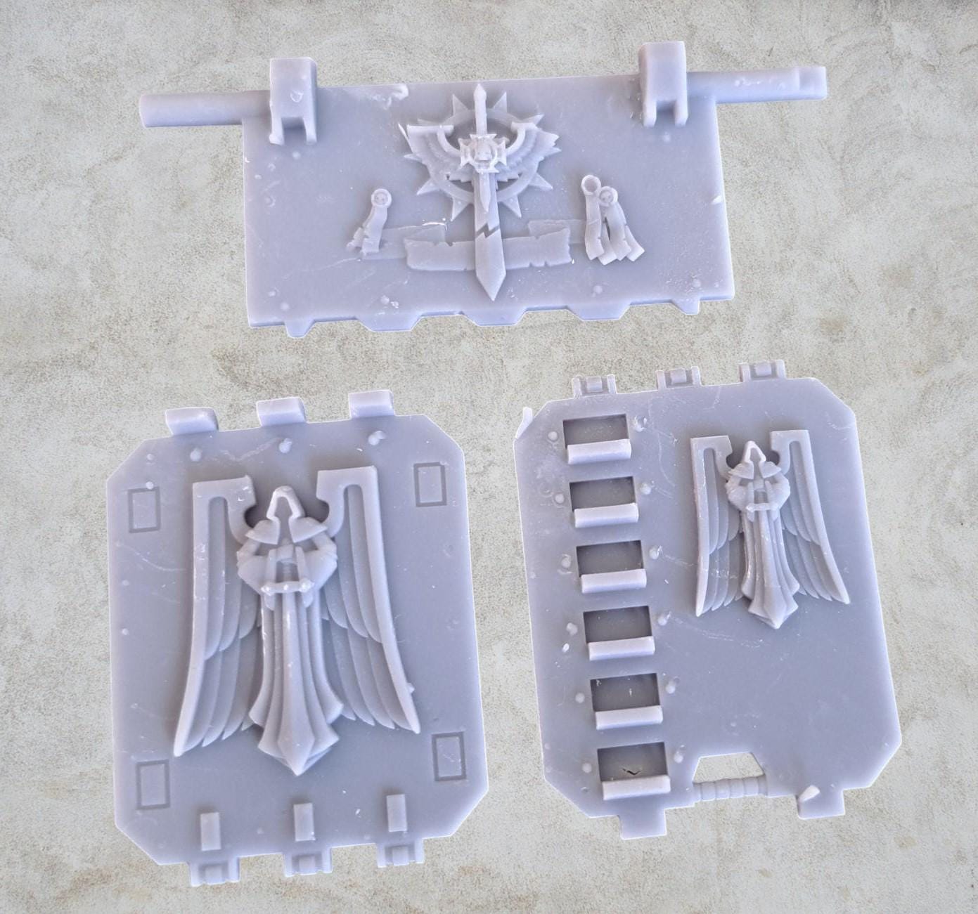land raider doors/ramp for broken knights . (2 Models available ).
