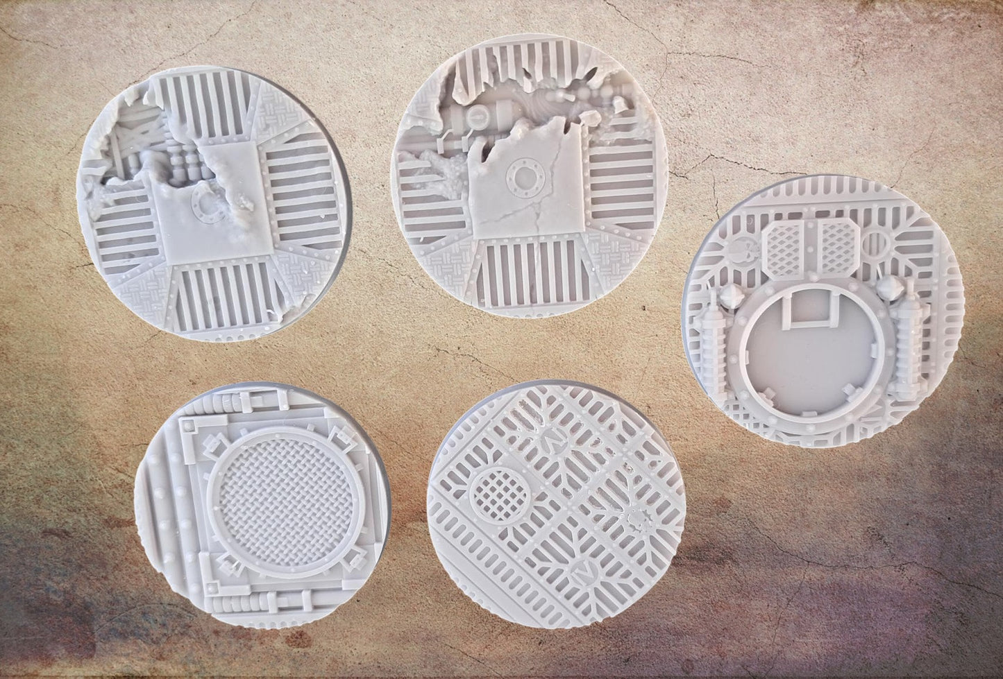 40mm base 1.( 5x supplied).